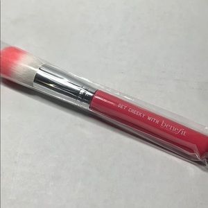 BRAND NEW Benefit Powder Brush